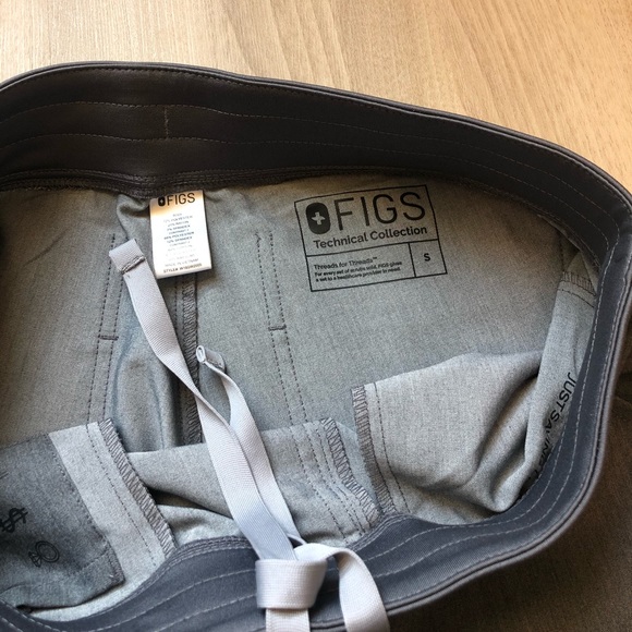 Fish Scrub Set. Graphite. Small. Jogger - Picture 6 of 7